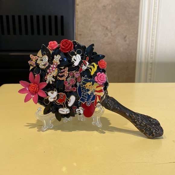 MINNIE and Mickey in Liberty Square Hand Mirror. Small 3” $48 - Picture 5 of 5